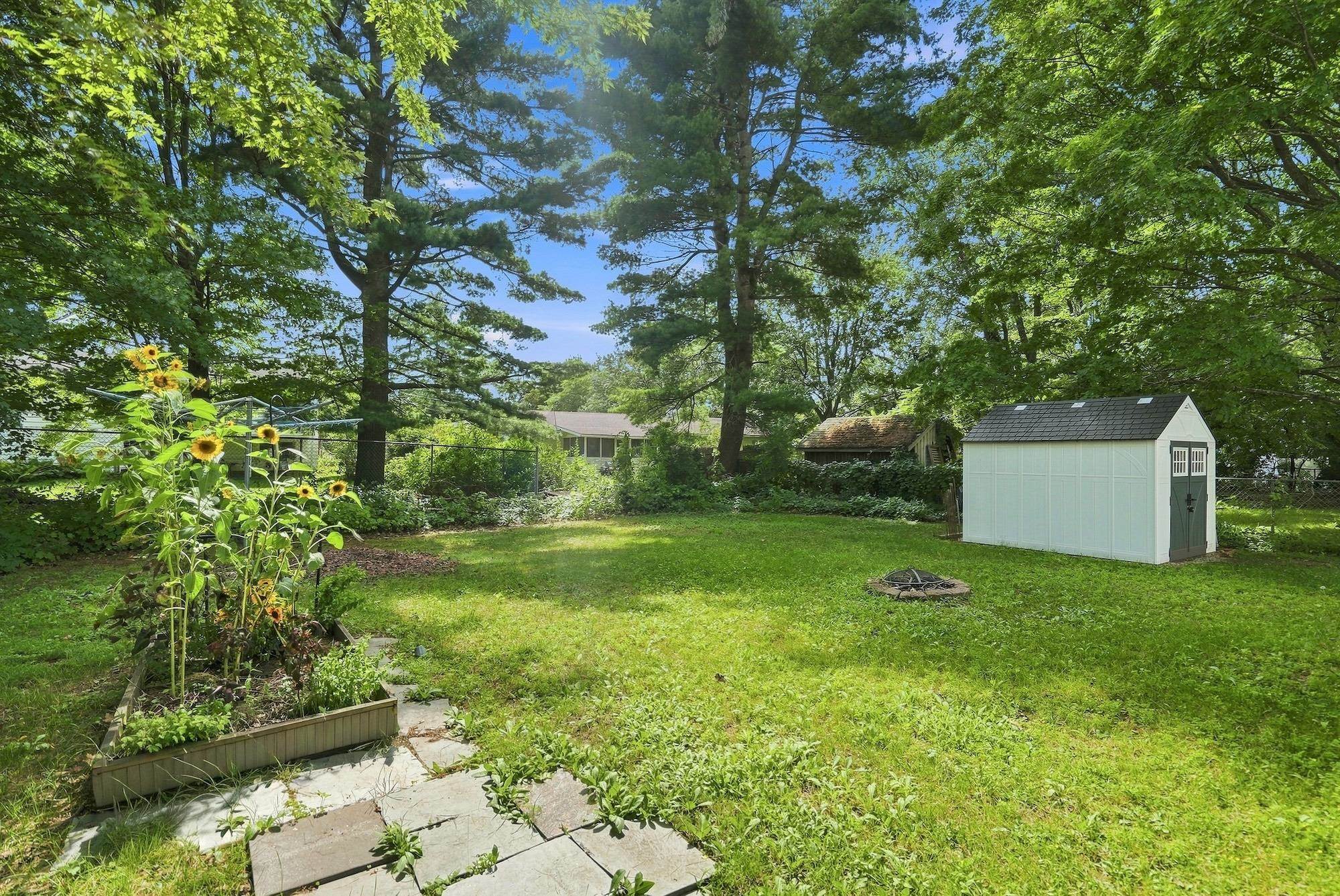 47 McIntosh Avenue photo 34