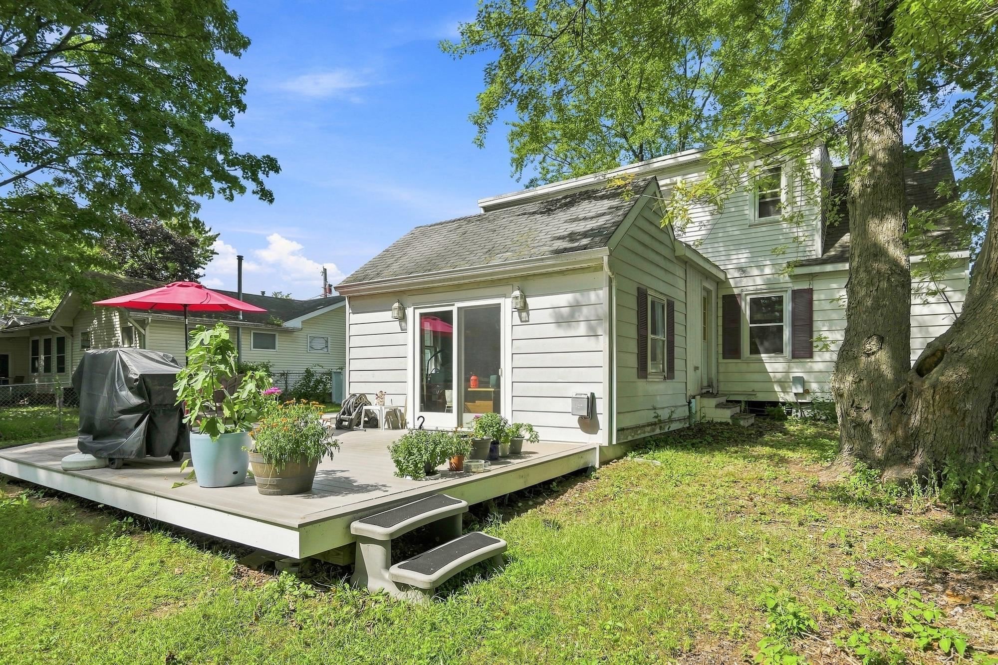 47 McIntosh Avenue photo 35