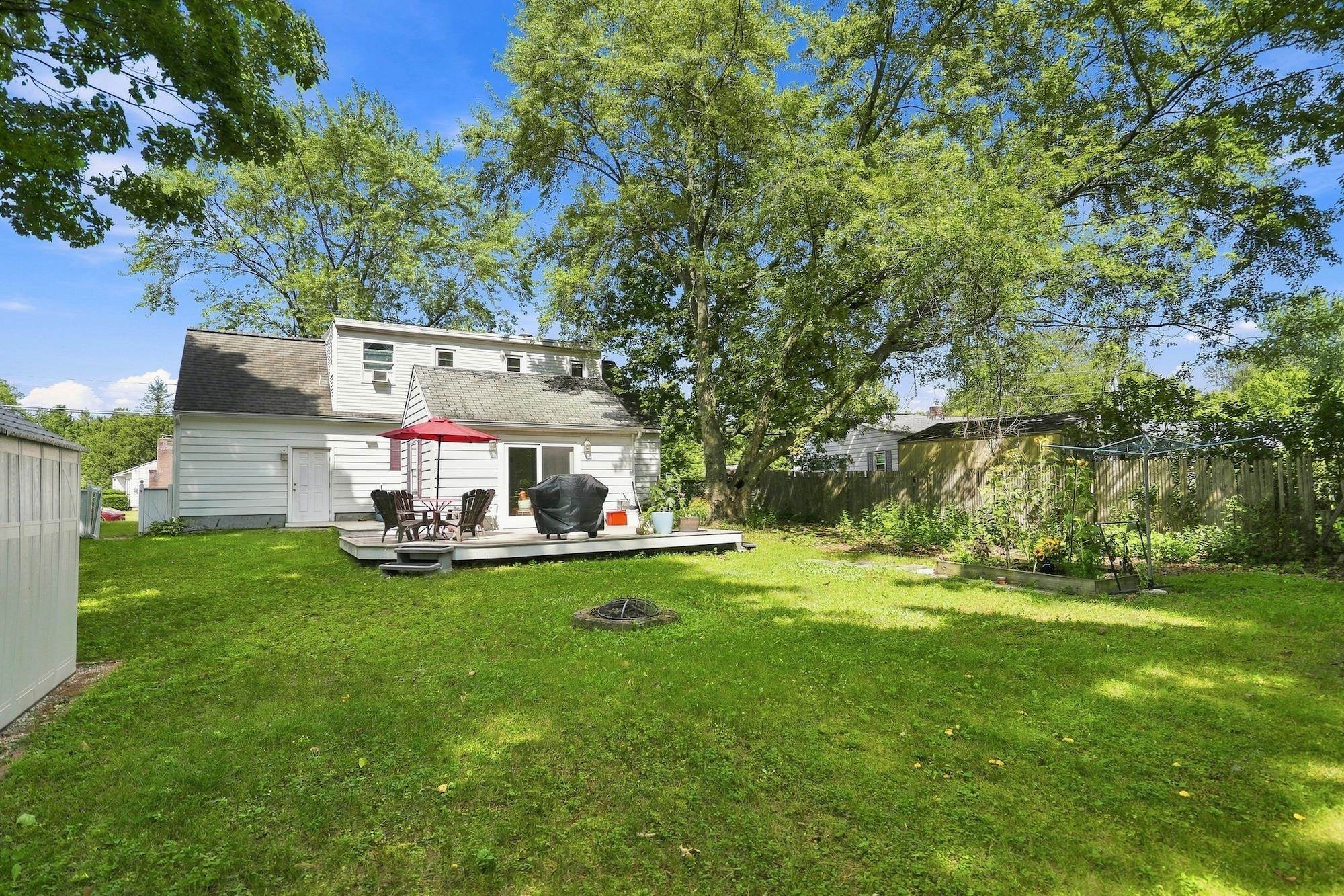 47 McIntosh Avenue photo 37