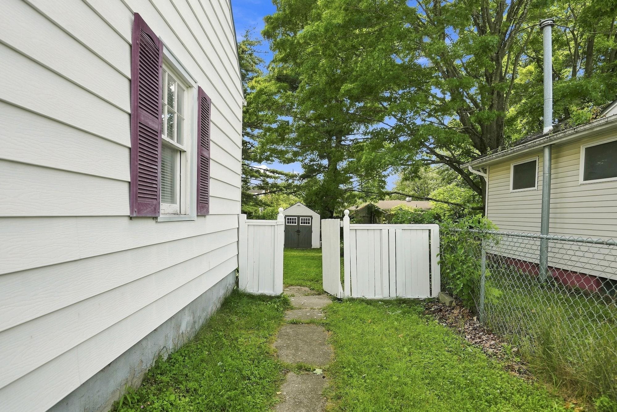 47 McIntosh Avenue photo 39