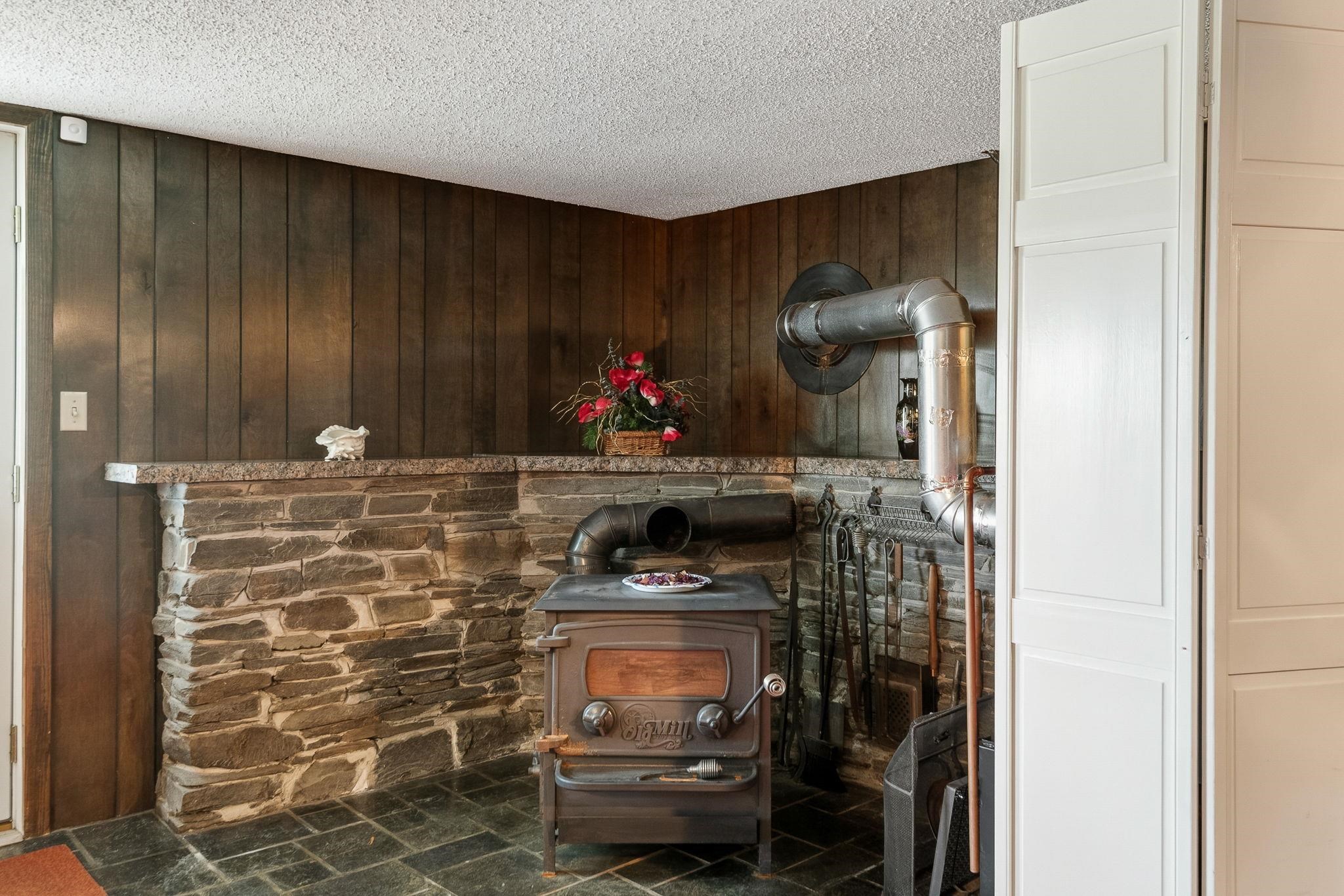 210 McLeod Road photo 39