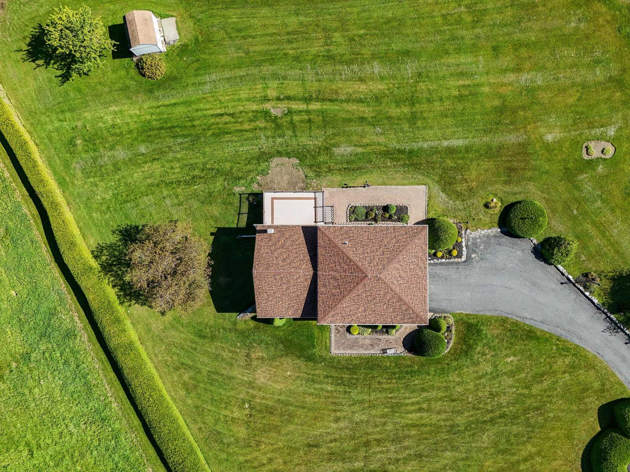 210 McLeod Road photo 4