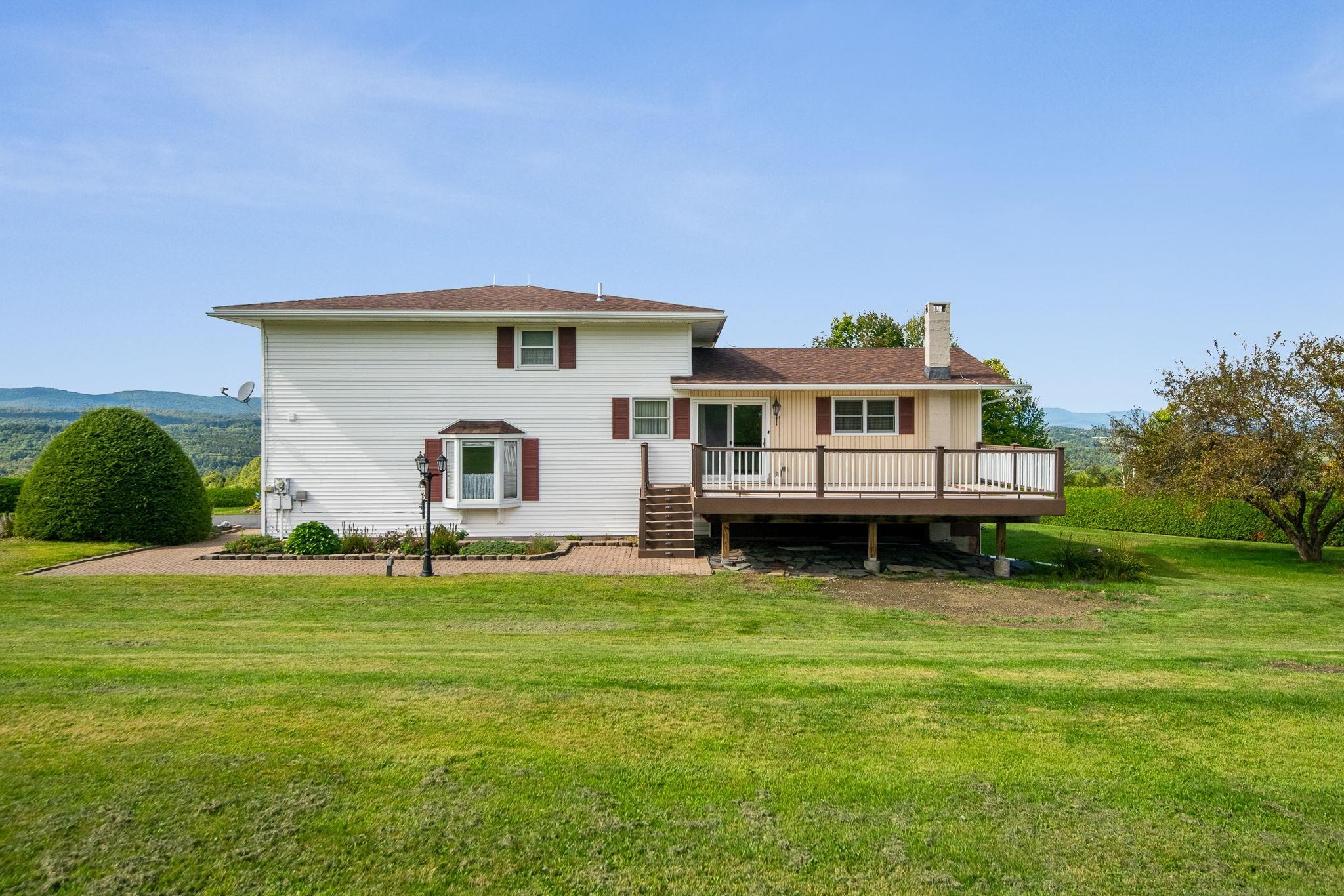 210 McLeod Road photo 43