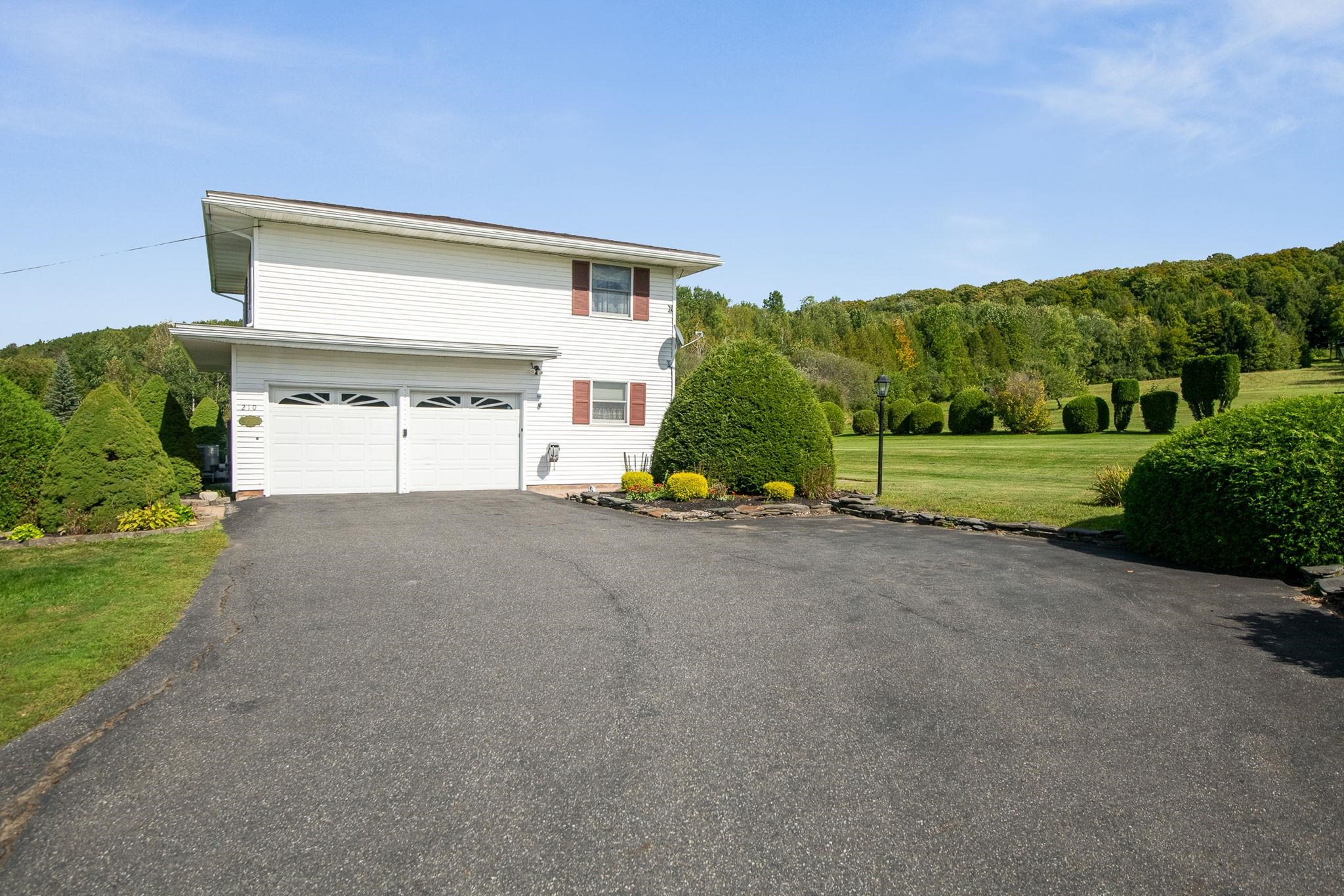 210 McLeod Road photo 45