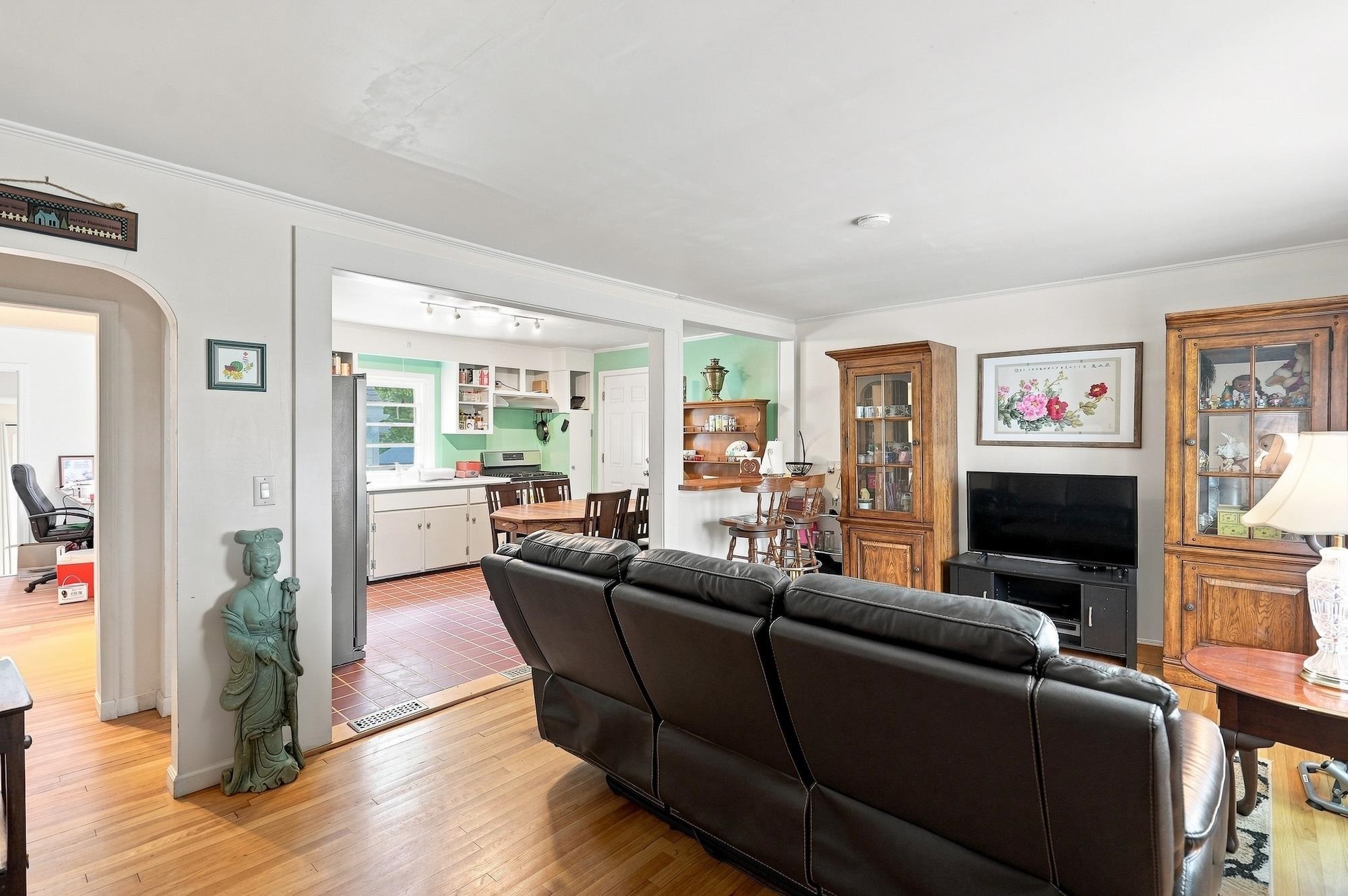 47 McIntosh Avenue photo 5