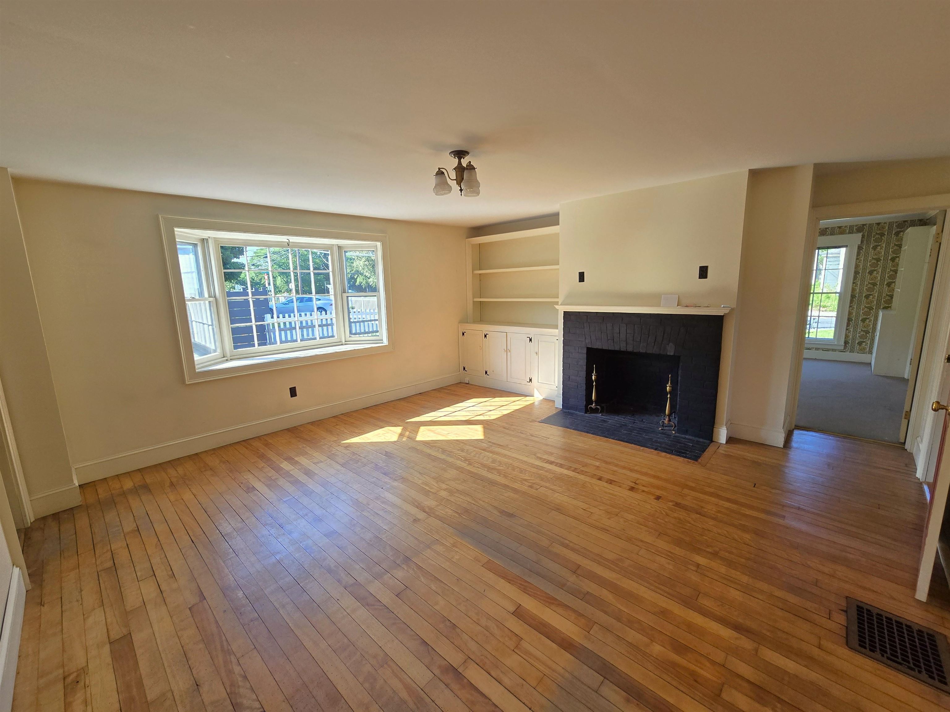 54 Linden Street photo 10