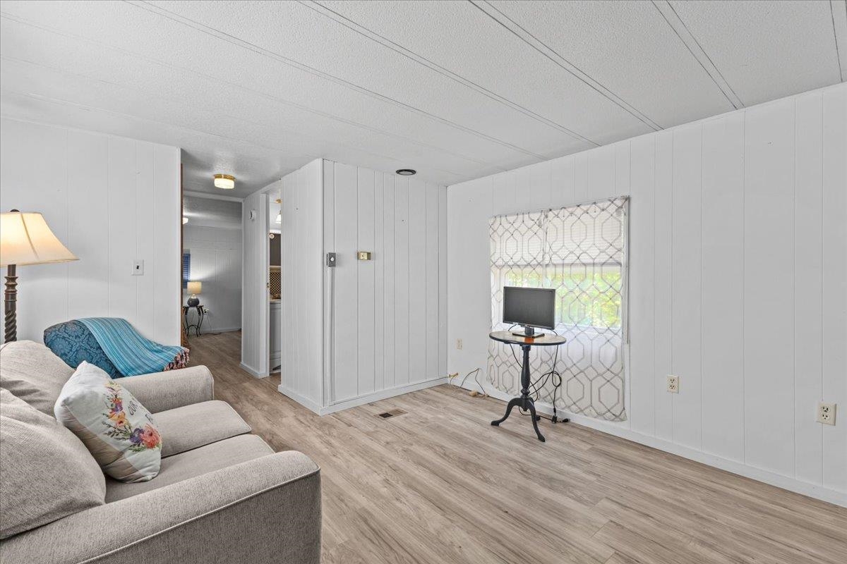 2083 West Hill Road photo 22