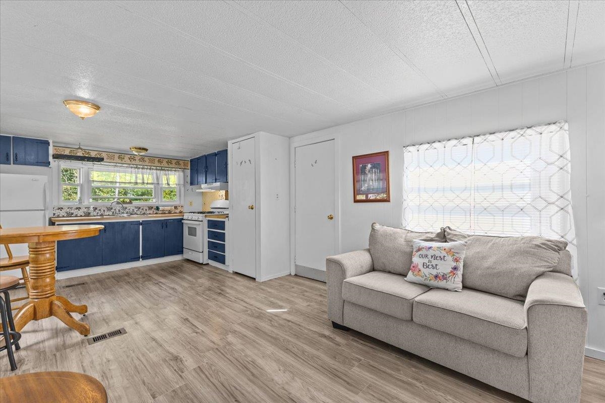 2083 West Hill Road photo 25