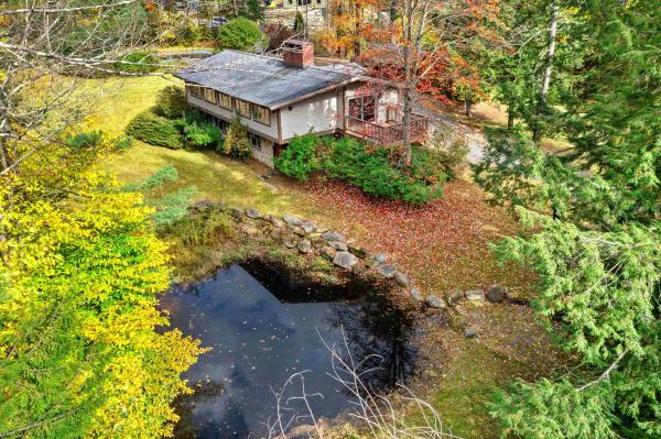 Single Family in Stowe VT