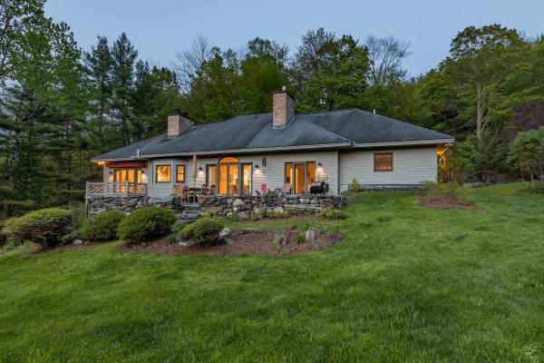 2986 Webster Hill Road 2986 Webster Hill Road