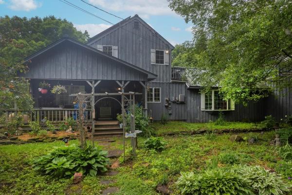 7 Lazy Acres Road