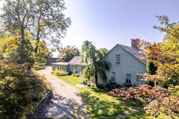 303 Woodbury Road