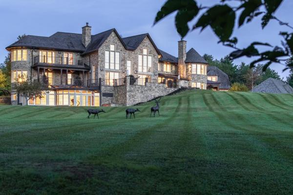 2575 Weeks Hill Road