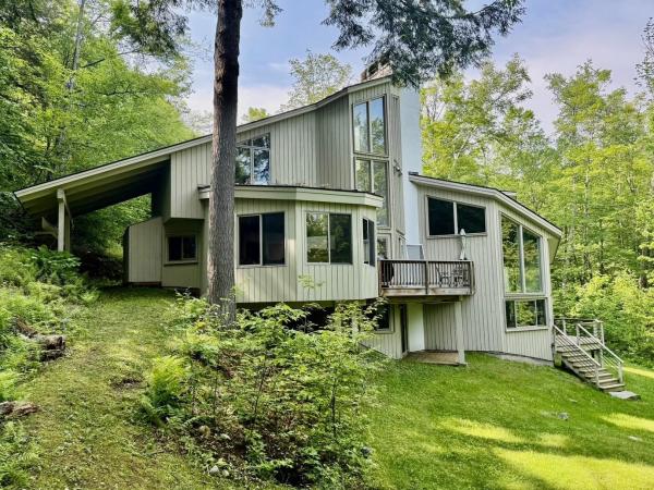 389 Howard Hill Road