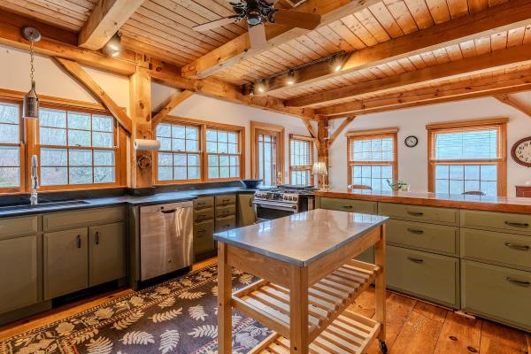 1098 West Sandgate Road