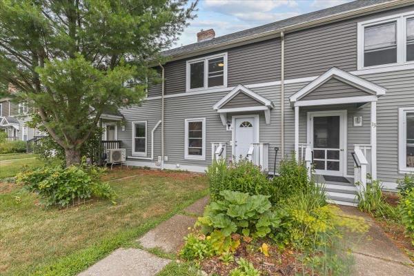11 Woodbridge Lane