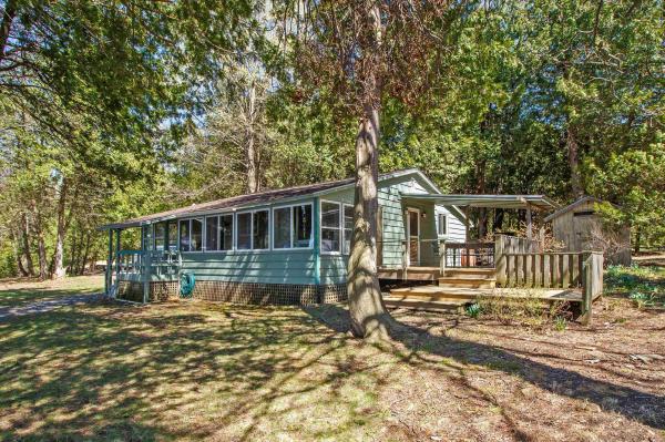 585 Cedarvale Lane