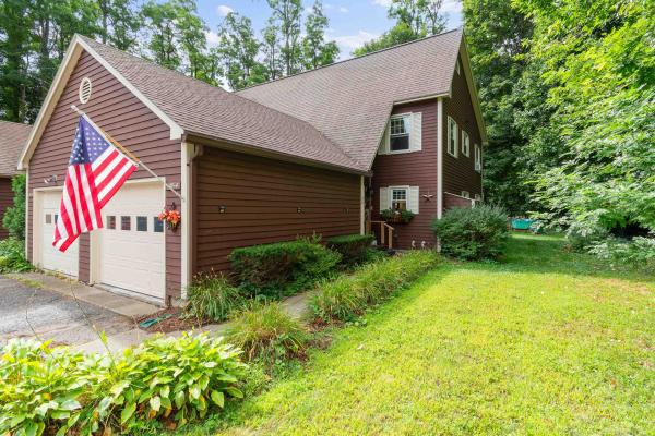 25 Woodbine by the Lake