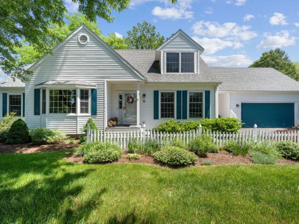 4 Oak Creek Drive