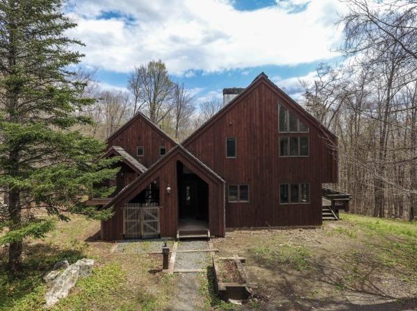 583 Hawk Spur Road