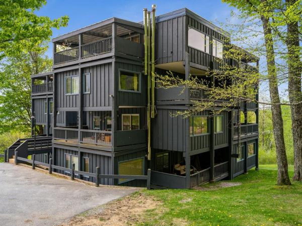 25 Trailside Drive