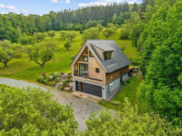 2864 Stowe Hollow Road