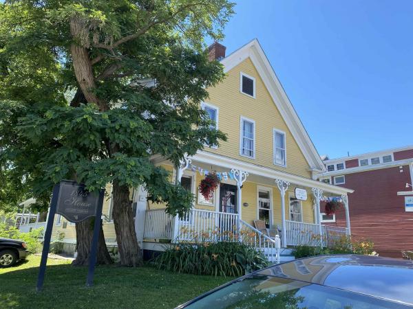 Single Family in Stowe VT