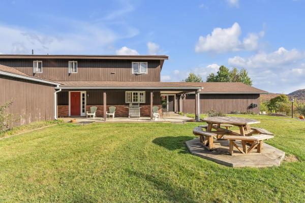 915 Turnpike Road