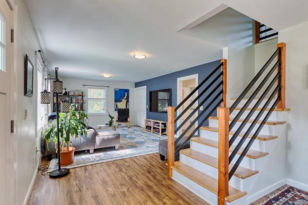 18 Moccasin Avenue
