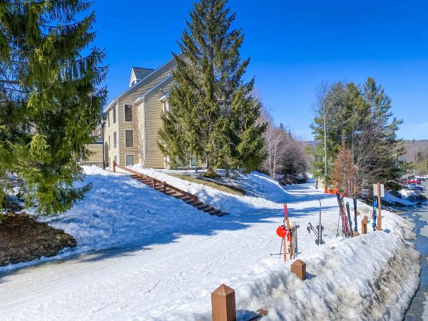 8C Trailside Village Way
