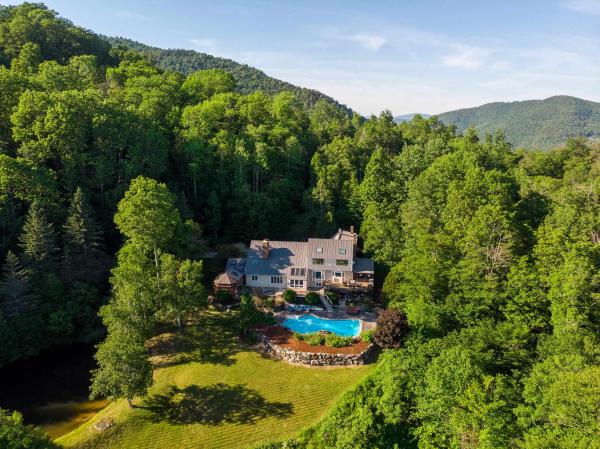 838 Cricket Hill Road
