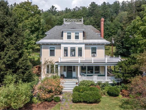 7 Clarendon Avenue