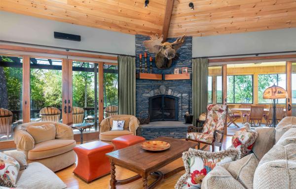 Single Family in Hyde Park VT