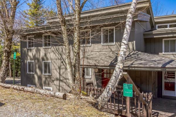 18 Stratton West Road