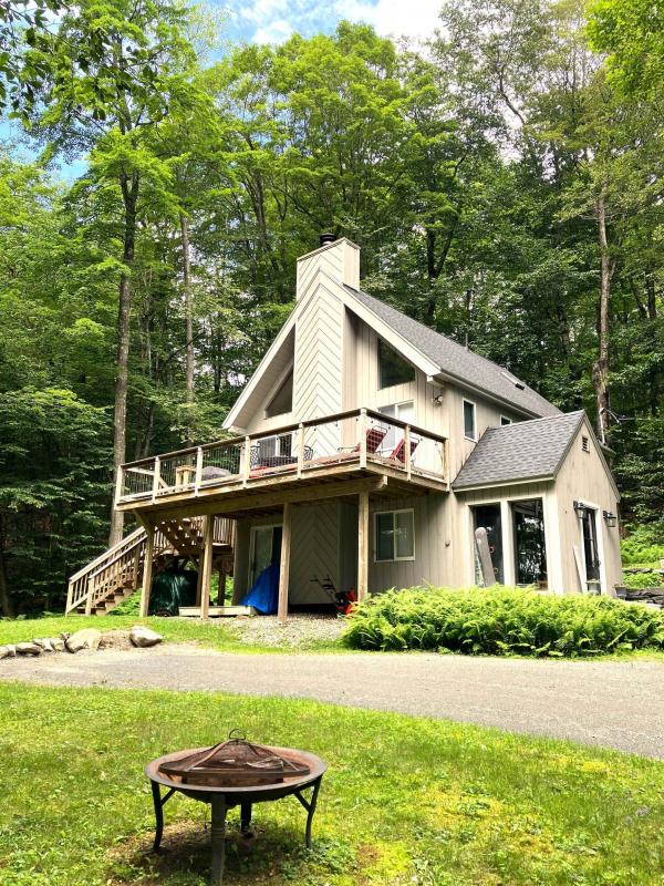 22 Lower Howes Road
