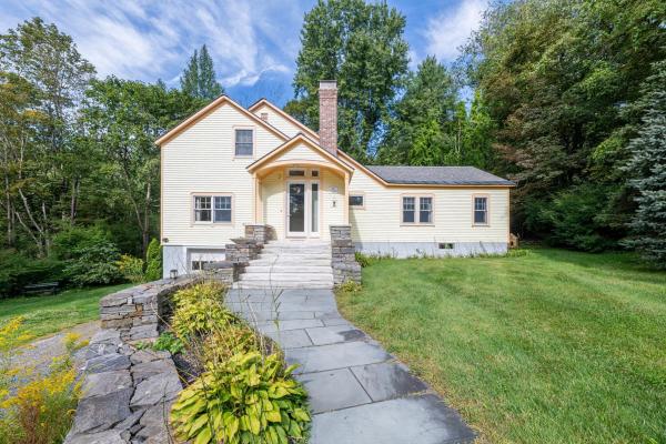1439 Main Street