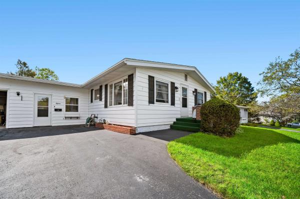 15 Meadowcrest Lane