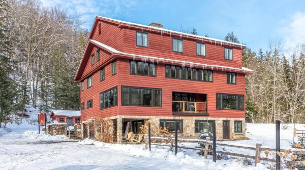 Single Family in Stowe VT