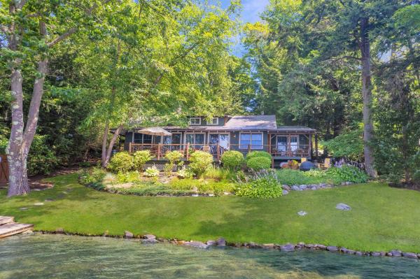 289 Ledgemere Point