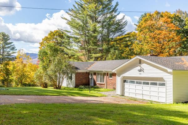 Single Family in Johnson VT