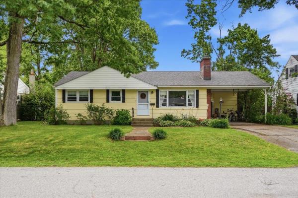 17 Rotunda Avenue