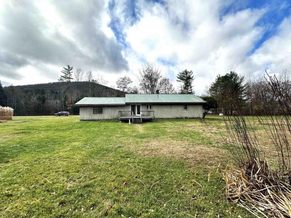 Single Family in Johnson VT