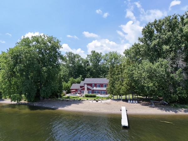 16 Macomber Point