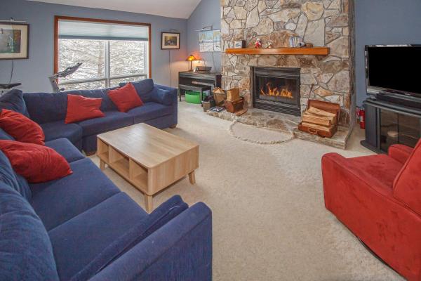 4 L Trailside Village Way