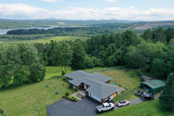 537 Memphremagog Views