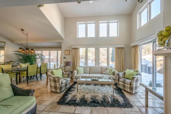 3755 Quechee Main Street