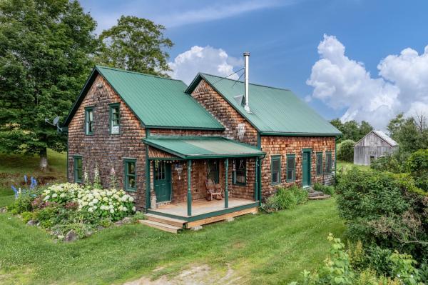 Single Family in Elmore VT