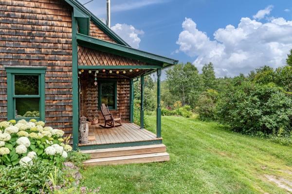 Single Family in Elmore VT