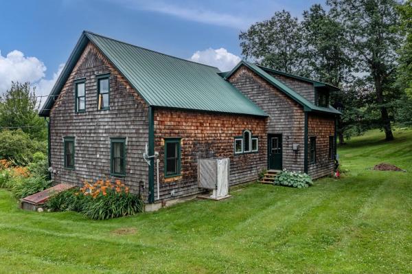 Single Family in Elmore VT