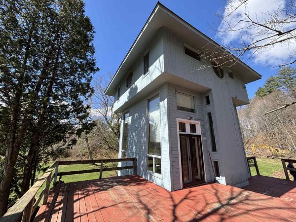 Single Family in Hyde Park VT